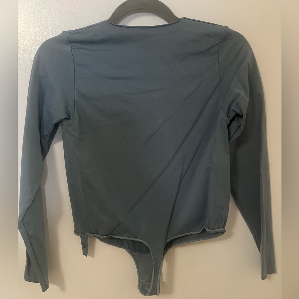 SKIMS Essential Bodysuit - Picture 2 of 4